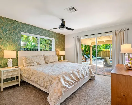 NEW 3Bed by the Beach- Game Room - Pool - Outdoor TV Hotels in Lighthouse Point