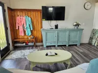 Cozy open concept home in beautiful Davidson near Lake Norman