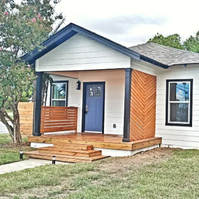 Urban Retreat: 2 King Suites + Bunks, Walk to Park Hotels in Lackland AFB