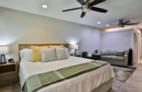 The Napili Bay, Steps to Sand, Studio, King bed, Remodeled in June of 2023