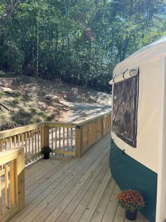 Cozy Yurt in Nantahala - Half mile from Nantahala wedding venue-No Cleaning Fee