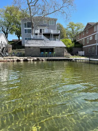 Spacious House + boat house on clear, sandy-bottom lake. Arcade + Billiards room