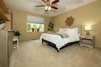 Eureka Springs/Branson Zoo Safari Park House, huge pool, Sleeps 11 on 4 acres
