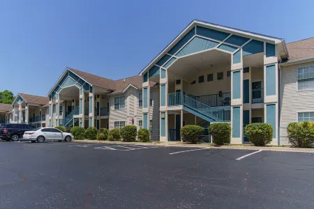 Enclosed Patio! Golf-Course View Near Branson Strip Отели рядом с достопримечательностью «TITANIC Museum Attraction»