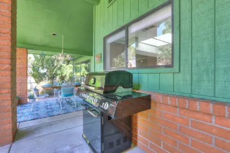 —> 2 Bed en-suites + Fire Pit Lounge! <— Отели рядом с достопримечательностью «Катедрал Рок»