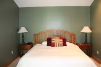 Beautiful Condo Located In Disciples Village ~ Steps to ski and water park!