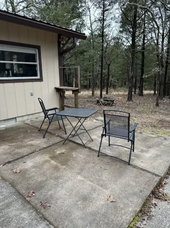 Cabin Rental - Lake Norfork - Mountain Home, Arkansas - 3 minute walk to lake!