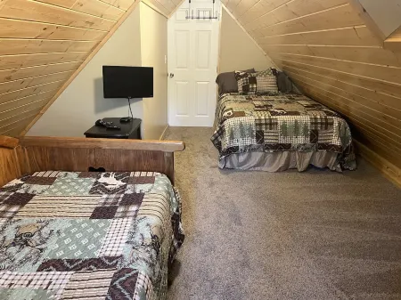 Friendly Reeder Lake House