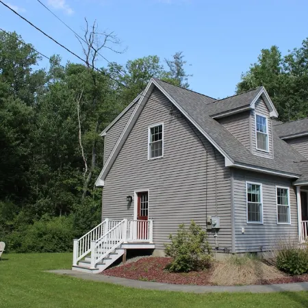 Cozy Home Near Downtown, Shops, and Restaurants.