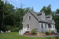 Cozy Home Near Downtown, Shops, and Restaurants. - WiFi