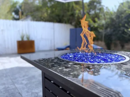 Historic Downtown Baker City Home with firepit, walk everywhere