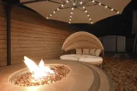 Stylish Mid-Century Modern Private Studio Blocks from UF and Stadium!