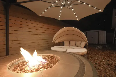 Stylish Mid-Century Modern Private Studio Blocks from UF and Stadium!