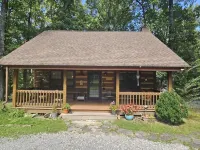 Nature Lovers Paradise- Rustic Cabin on 2 Acres with a Creek! Hotels in Cheatham County