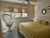 Charming Coastal Cottage in Fairhope, steps away from Mobile Bay