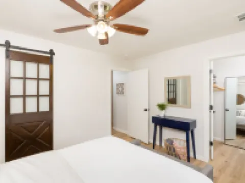 The Fika - Next to Lake Fayetteville Trail Hotels in Springdale