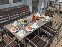 Unsere Neuerbaute Ferienwohnung "orangerie" Befindet Sich Direkt am Schloßpark Hotels in Gotha