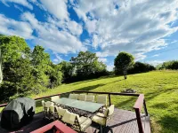 BEAUTIFUL VERY SPACIOUS home in heart of Branson - Hot Tub, Game Room,Large Yard