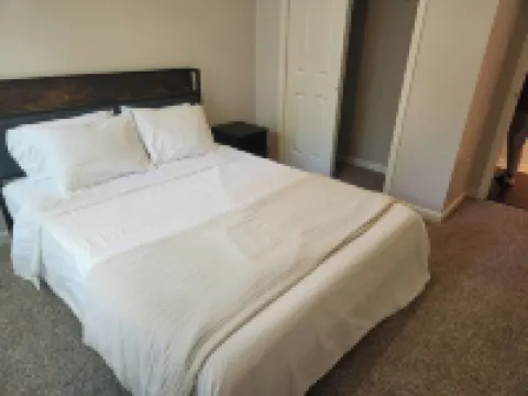 5 minutes to Main Gate Lejeune AND 8 minutes to New River Gate