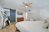 Perfect Old Town Location! Low Fees! Pool Heating Included. Good Vibes!