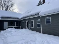 Birch Lodge - mountain views, hottub, minutes to Okemo!