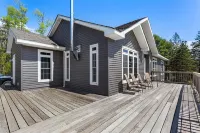 Waterfront Retreat 3Br/2BA on Taunton Bay.  Located Near Acadia National Park.