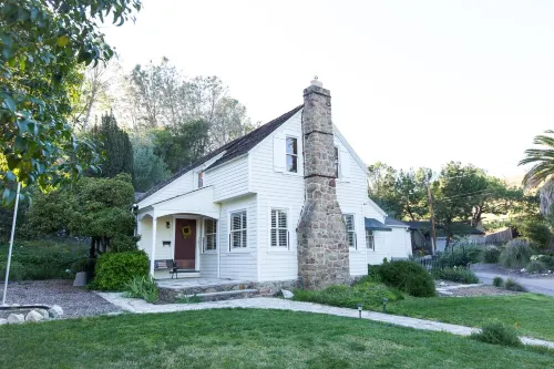 Charming Downtown Home with Wine Nearby. Pet Friendly!!