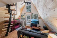 A-Frame Cabin - Mountain Views, Deck, Pet Friendly
