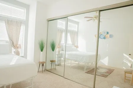 2 bd /1 b condo &fireplace. 10 min to DFW airport Отели рядом со станцией Trinity Rail Express - CentrePort/DFW Airport Station