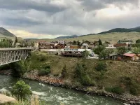 Private Custom Cabin on Yellowstone River with Breathtaking Views