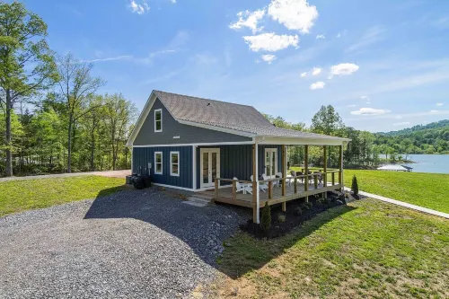 Lakefront House at Summer Breeze w/ Private Dock w/ Kayaks