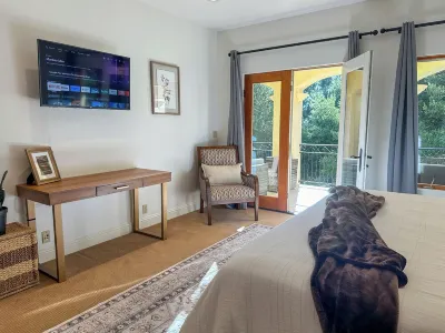 Wine Country Lux Villa w/ Hot Tub and Pool