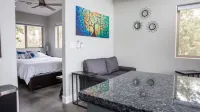 Peaceful Mountain Casita--next to hiking trails and close to downtown