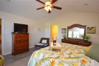Tiny Bubbles -Hot Tub-Screened Game Room-Spacious Decks-EV Charger