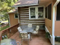 HENDO HIDEAWAY