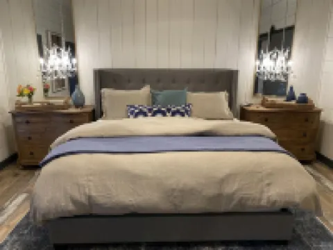 Modern cabin on beautiful Lake Greeson 45 minutes from Hot Springs!