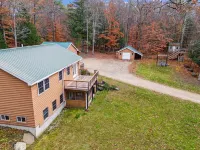 Pinewood Haven: Log Cabin + Treehouse + Hot Tub in Mount Washington Valley
