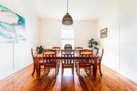 Tranquil 4 bedroom house with fireplace