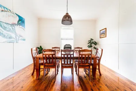 Tranquil 4 bedroom house with fireplace