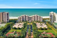 Somerset 404..Newly Remodeled Beach Front. 3 Bdrm 3 Bath, Den w/ Sofa Sleeper