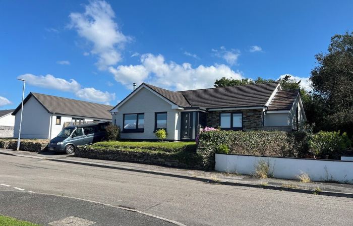 Detached 3 bed 3 bath home 7 mins walk to Padstow Harbour- Pet Friendly Parking