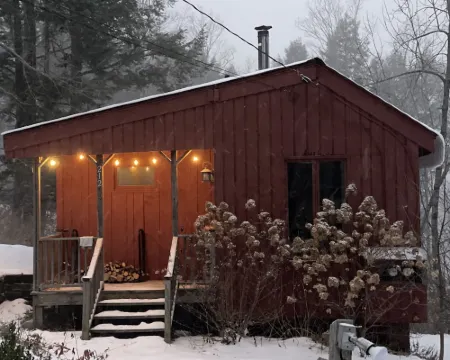 VT Cabin overlooking the West River and Village 倫敦德里酒店