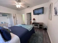 NEW LISTING - Beachfront Seaside Oasis Hotel a Indian Shores