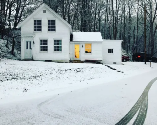 “STEP BACK IN TIME” 1880’ charmer.<br>Riverside Cottage<br> Hotels in Warren