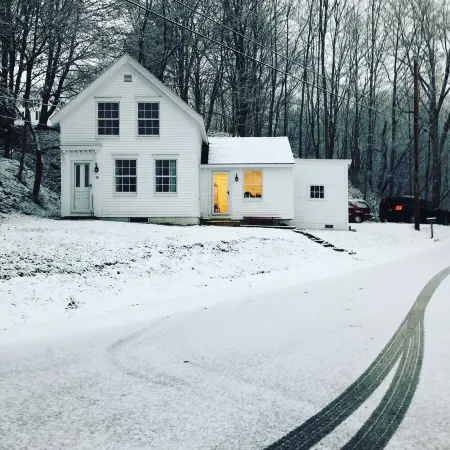 “STEP BACK IN TIME” 1880’ charmer.<br>Riverside Cottage<br>