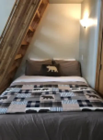 Private Cabin with Open Loft - Sleeps 3-6