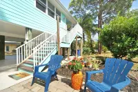 Island Home within the Pines and Palms; Kayaks, Bikes, and Inviting Porches~