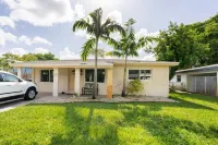 A Comfy Stay By Shea<br>Conveniently Located<br> Hotels near Sunshine Holiday MHCC RV and Camping Resort