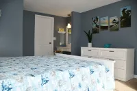 Venice Pool Home- Breezy Inn