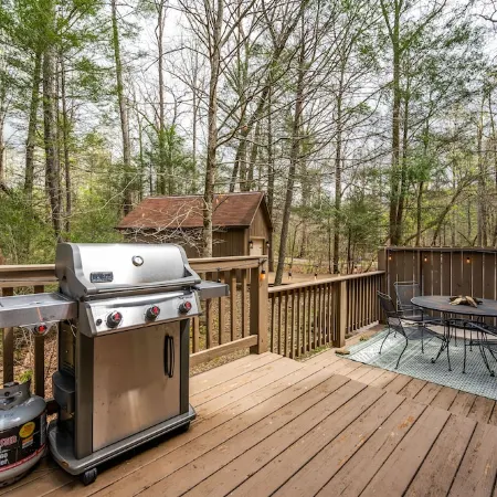 Updated and Styled Cabin w/Garage Near Cades Cove Entrance to National Park